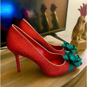 Katy Perry New Christmas Bow vintage glam stilettos. Red Glitter Green bow sz 9